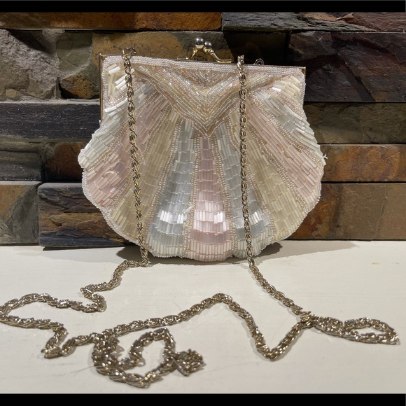 Vintage Women’s cream small sequined/beaded clutch - Picture 2 of 3